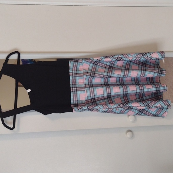 NWT Off the Shoulder Plaid Keyhole Dress - Picture 7 of 7